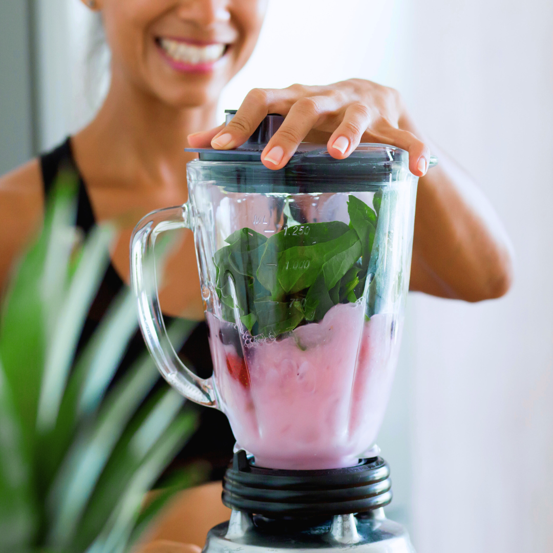 woman fixing an anti inflammatory smoothie